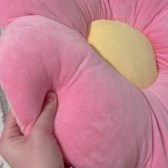 Pink flower pillow - Picture 2 of 3